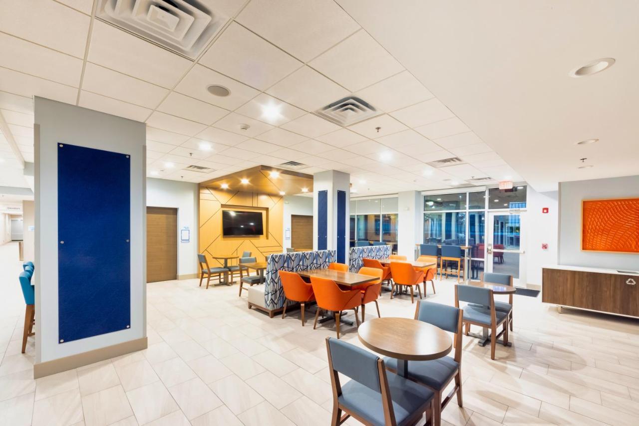 Holiday Inn Express & Suites - Harrisonburg University Area By Ihg Exterior photo