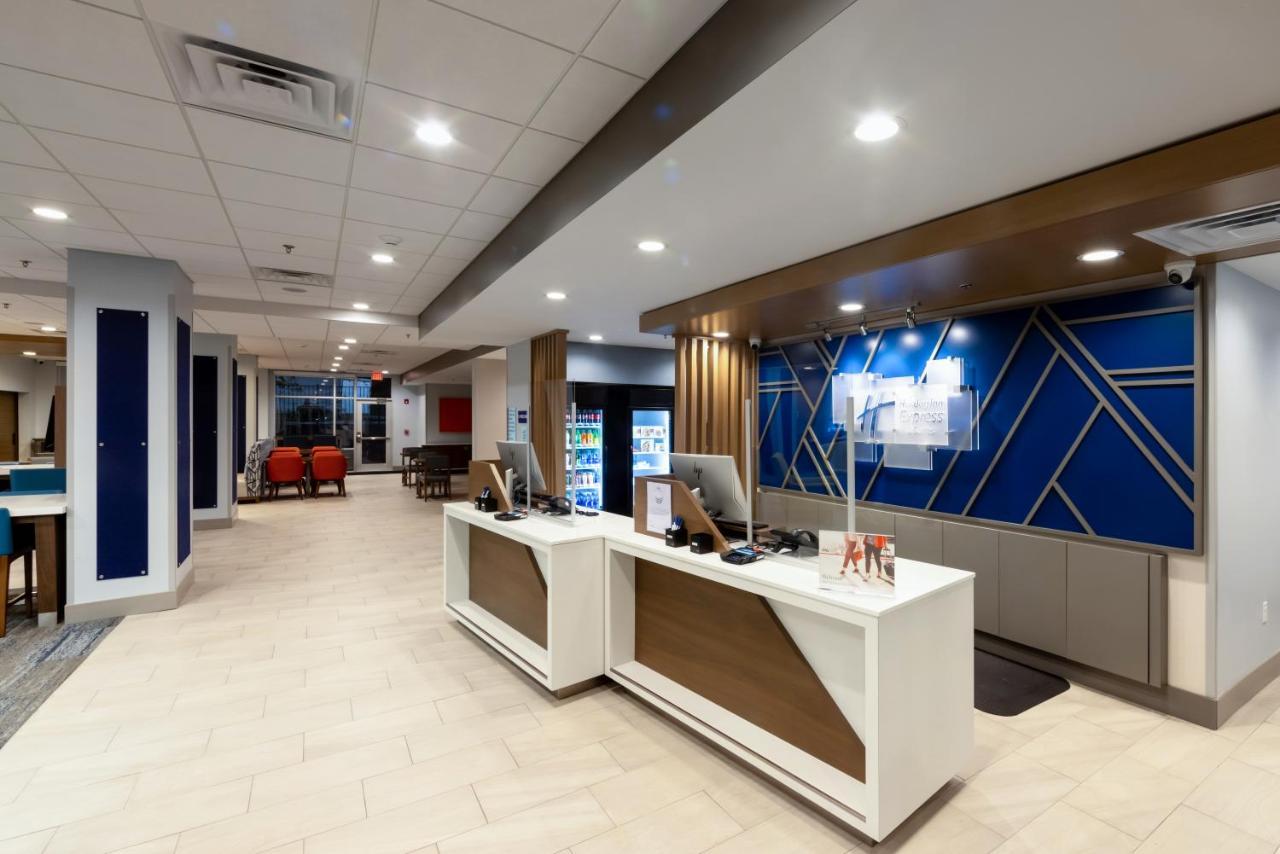 Holiday Inn Express & Suites - Harrisonburg University Area By Ihg Exterior photo